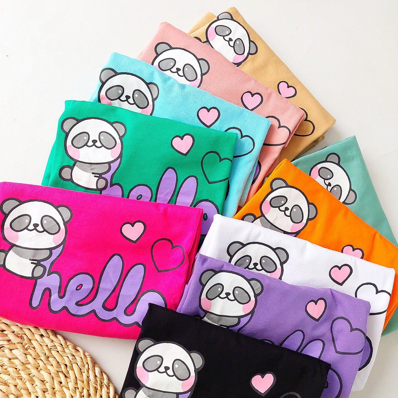 عکس کراپ پاندا HELLO - شماره 1